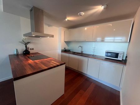 2 bedroom Flat To Let - Photo 4