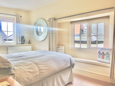 3 bedroom Pretty Three Bedroom Cottage to rent - Photo 3