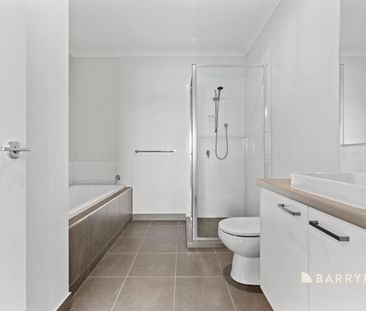 Stylish Two-Bedroom Living in Wollert - Photo 2