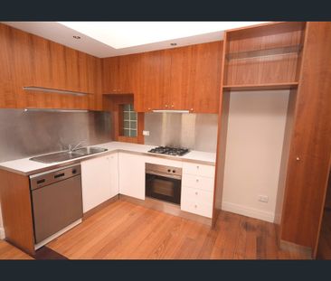 ENJOY THE BEST OF ST KILDA - Photo 4