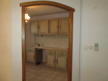 Location appartement 78.1 m², St etienne du gres 13103 Bouches-du-Rhône - Photo 4