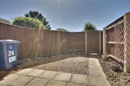 2 bedroom terraced house to rent - Photo 2