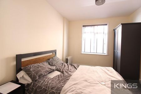 6 bedroom detached house to rent - Photo 4