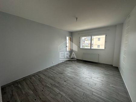 Location Appartement 4 pièces 111m² - Photo 3