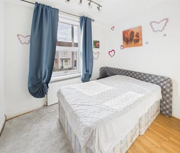 3 bedroom end of terrace house to rent - Photo 4