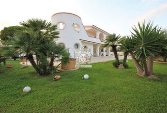 Villa con piscina - Sicilia
