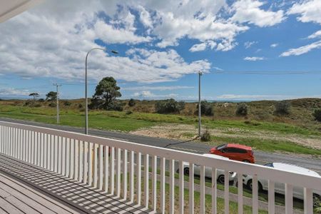 Retro Seaside Home - Papamoa - Photo 5