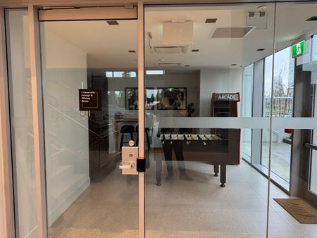 Stunning New 1 Bed/Den View Condo, Century City, Surrey - Photo 2