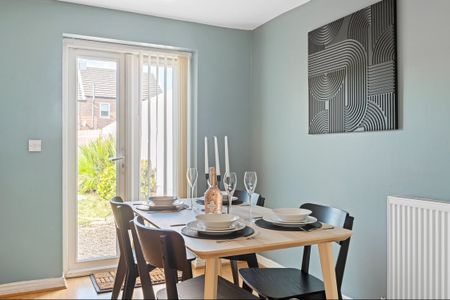 3 Bed Terraced House, Madden Close, NG5 - Photo 5