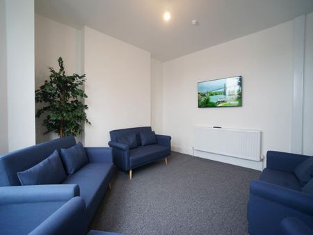 7 Holyhead Road - Photo 2