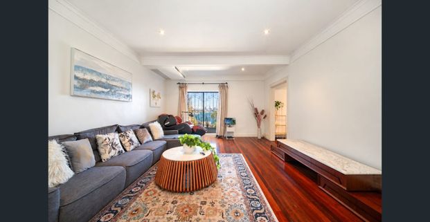 An Exclusive Vaucluse Residence with Spectacular Harbour Views & Luxury Furnishings - Photo 1
