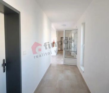 Moderní byt 3+kk se zahradou v novém rezidenčním areálu v Chlumci n.C. - Fotografie 3