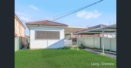 Spacious three bedroom home located opposite golf course - Photo 3