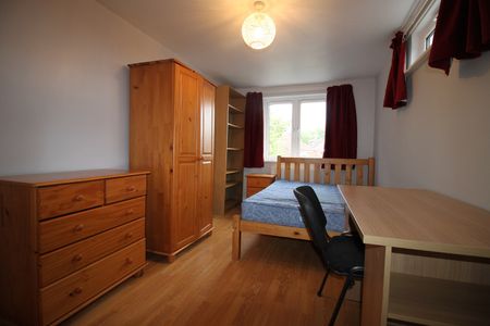 6 Bed Terraced House, Livingstone Road, SO14 - Photo 3