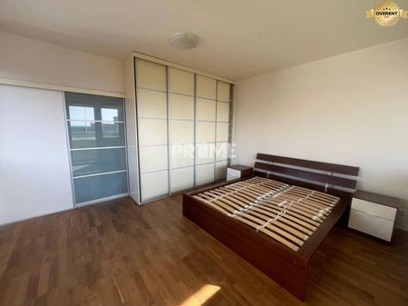Slnečný 2i byt s loggiou, garáž, pivnica, zariadený, Stromová-Kramáre - Photo 3