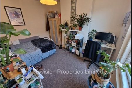 5 Bedroom Brudenell Mount - Photo 4