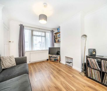 2 bedroom end of terrace house to rent - Photo 2