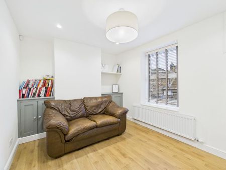 3 bedroom terraced house to rent - Photo 2