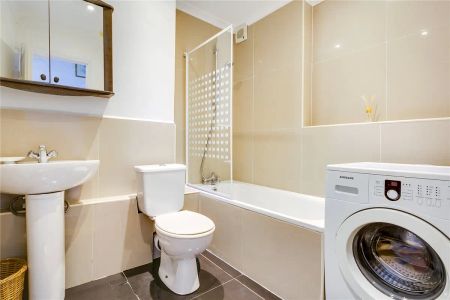 3 bedroom flat in Barnes - Photo 5