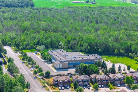 For Lease - 749 Happyvale Drive, Innisfil, Ontario - Photo 4