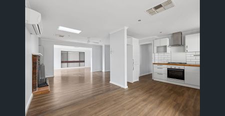 Family-Friendly Home With Big Shed Bonus! - Photo 2