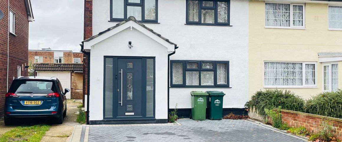 Everest Road Room 2 - Photo 1