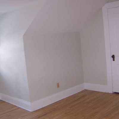 BRIGHT SPACIOUS ONE BEDROOM - Photo 1