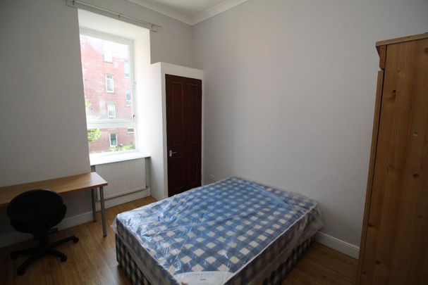 4 bedroom flat to rent - Photo 1
