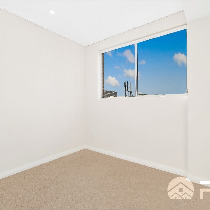 Modern 2 bedroom apartment close to amenities for lease - Photo 1