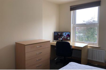4 bedroom terraced house to rent - Photo 3