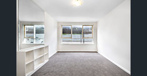 Spacious One Bedroom Apartment - Photo 1