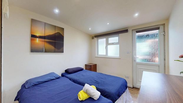 Studio to rent - Photo 1