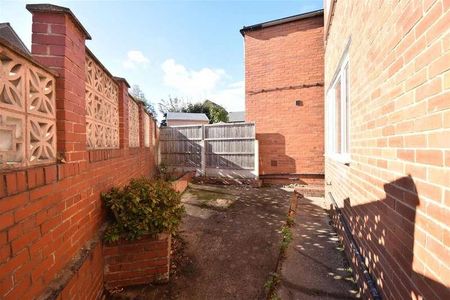 Denby Dale Road West, Calder Grove, Wakefield, WF4 - Photo 4