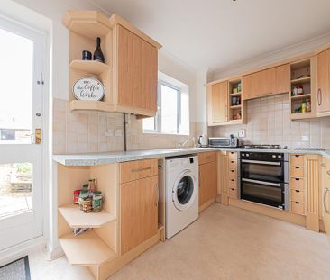 2 bedroom semi-detached house to rent - Photo 6