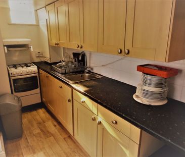 1 bedroom Flat in Burley Road, Leeds - Photo 1