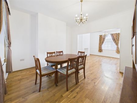 3 bedroom Semi-detached house to rent - Photo 4