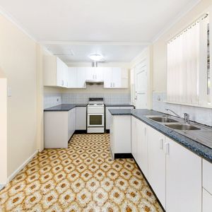 Low Maintenance 3-Bedroom Home - Photo 2