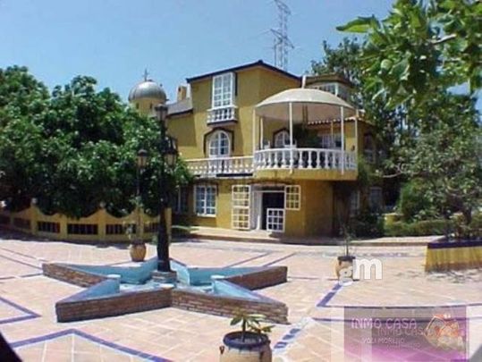 Chalet en alquiler en Los Arqueros, Benahavis - Photo 1