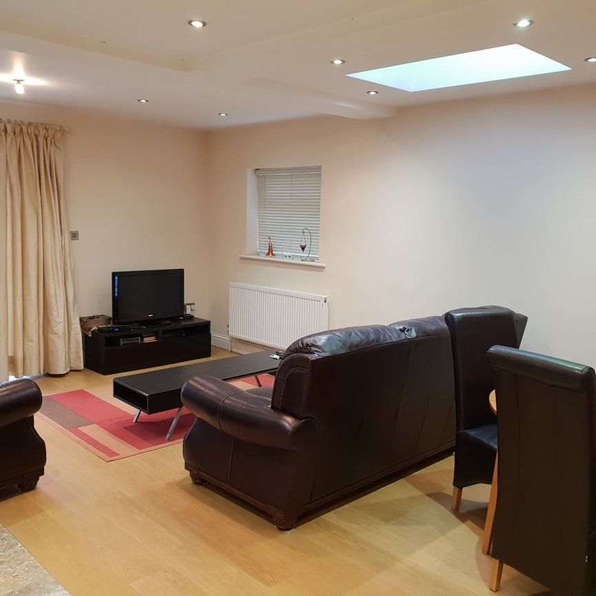 2 Bed Flat, Criclewood Lane, NW2 - Photo 1