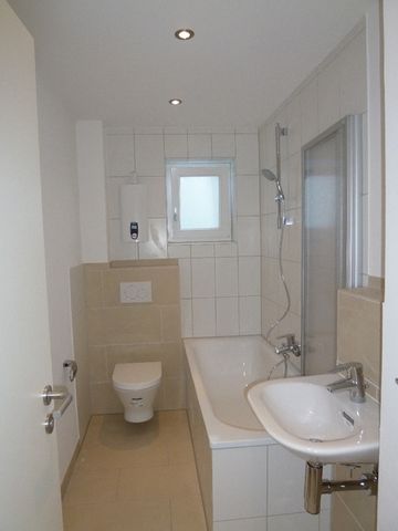 Elegantes Wohnen: Modernisierte 3-Zimmer-Wohnung mit Essdiele und sonniger Loggia - Photo 3