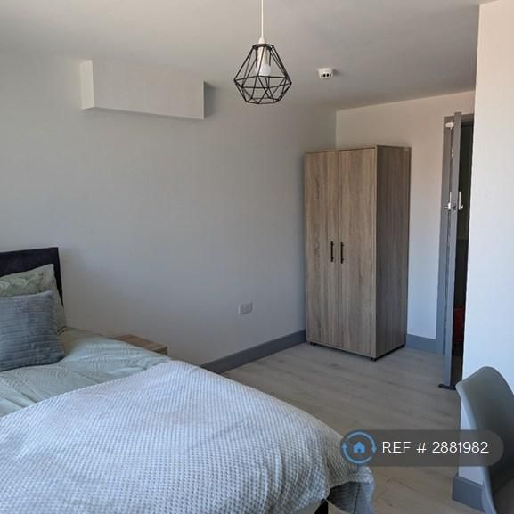 1 bedroom in a flat share to rent - Photo 1