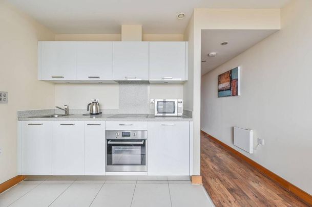 Studio to rent - Photo 1