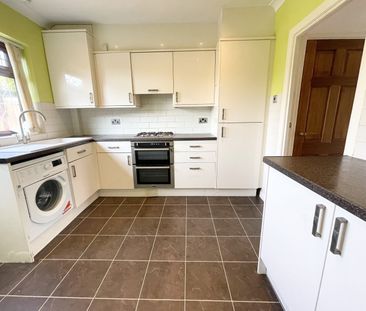 Thorntons Farm Avenue RM7 0TU, Romford - Photo 1