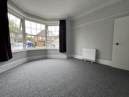 1 bed flat to rent in Hayes Avenue, Bournemouth, BH7 - Photo 2
