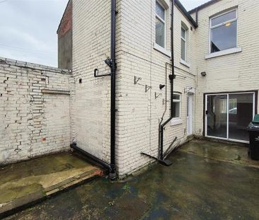 3 bedroom terraced house to rent - Photo 3