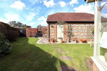4 bedroom semi-detached house to rent - Photo 5