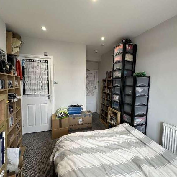 High Street, Banbury, OX16 - Photo 1