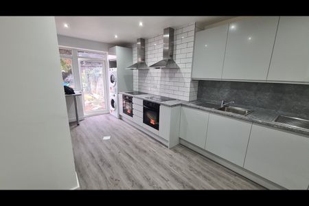 Room in a Shared House, Merlins Avenue, HA2 - Photo 4