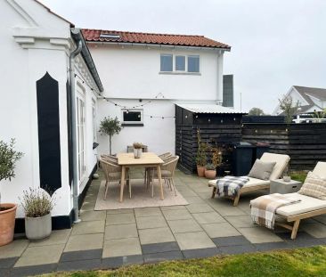 Lyst rækkehus med moderne indretning og dejlig have - Foto 1