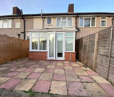 Robinson Road, Dagenham, RM10 - Photo 2